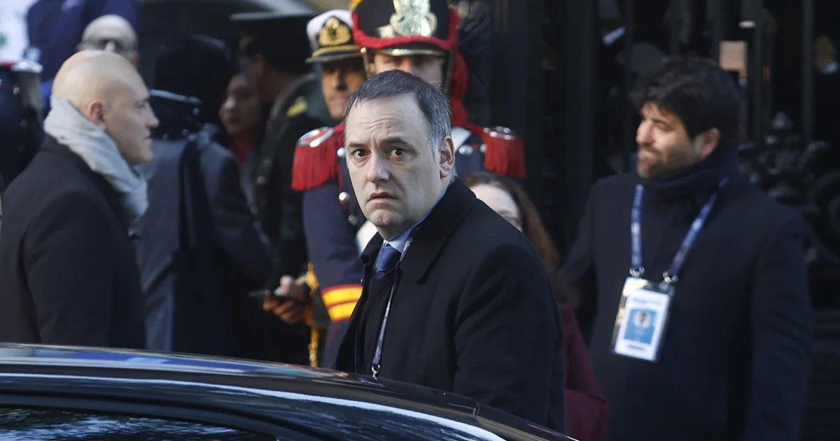 Adorni revela ganancias de medio millón en bitcoin tras fallido intento de préstamo