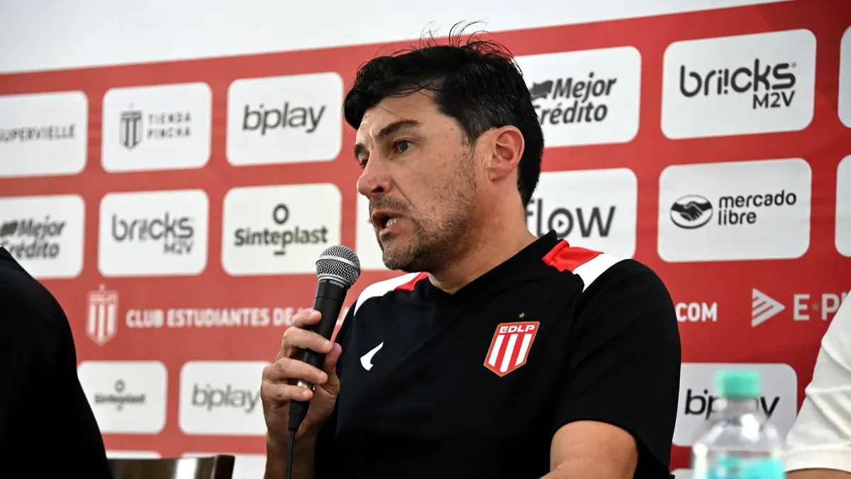 Alexander Medina asume como nuevo entrenador de Estudiantes en medio de expectativas renovadas