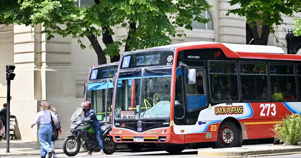 Aumento del boleto de micros impacta a pasajeros en La Plata y Berisso desde hoy