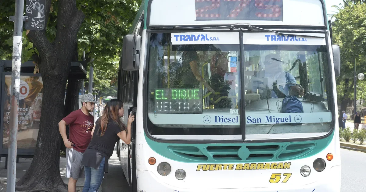 Aumento del boleto de micros impacta en el bolsillo de trabajadores de La Plata