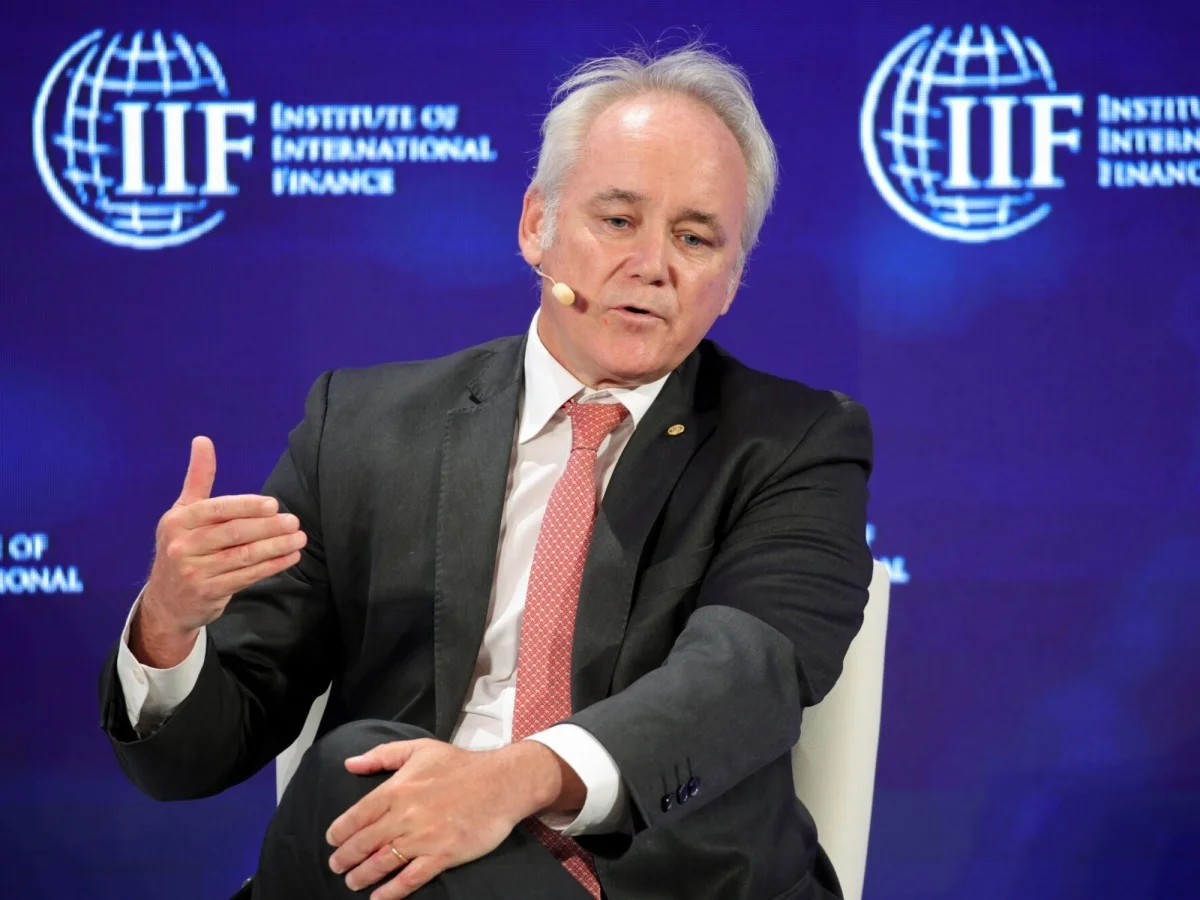 Banco Central promete inyección de US$ 8.000 millones en reservas para estabilizar economía