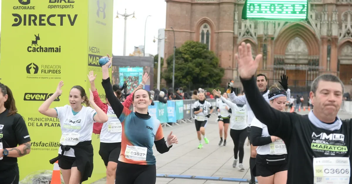 Corredores de todo el país se preparan para la Media Maratón en La Plata este fin de semana.