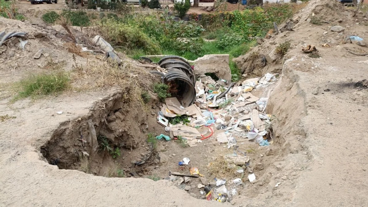 Desvíos en el tránsito de Ensenada por el desplome de un pluvial en la ruta principal