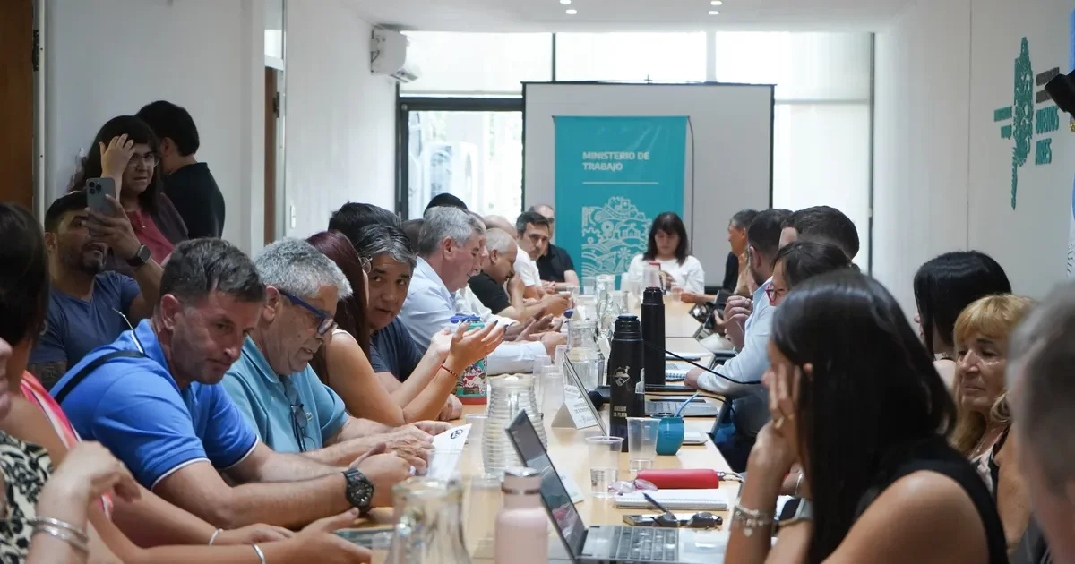 Docentes y estatales de la provincia esperan mejoras salariales tras retomar paritarias