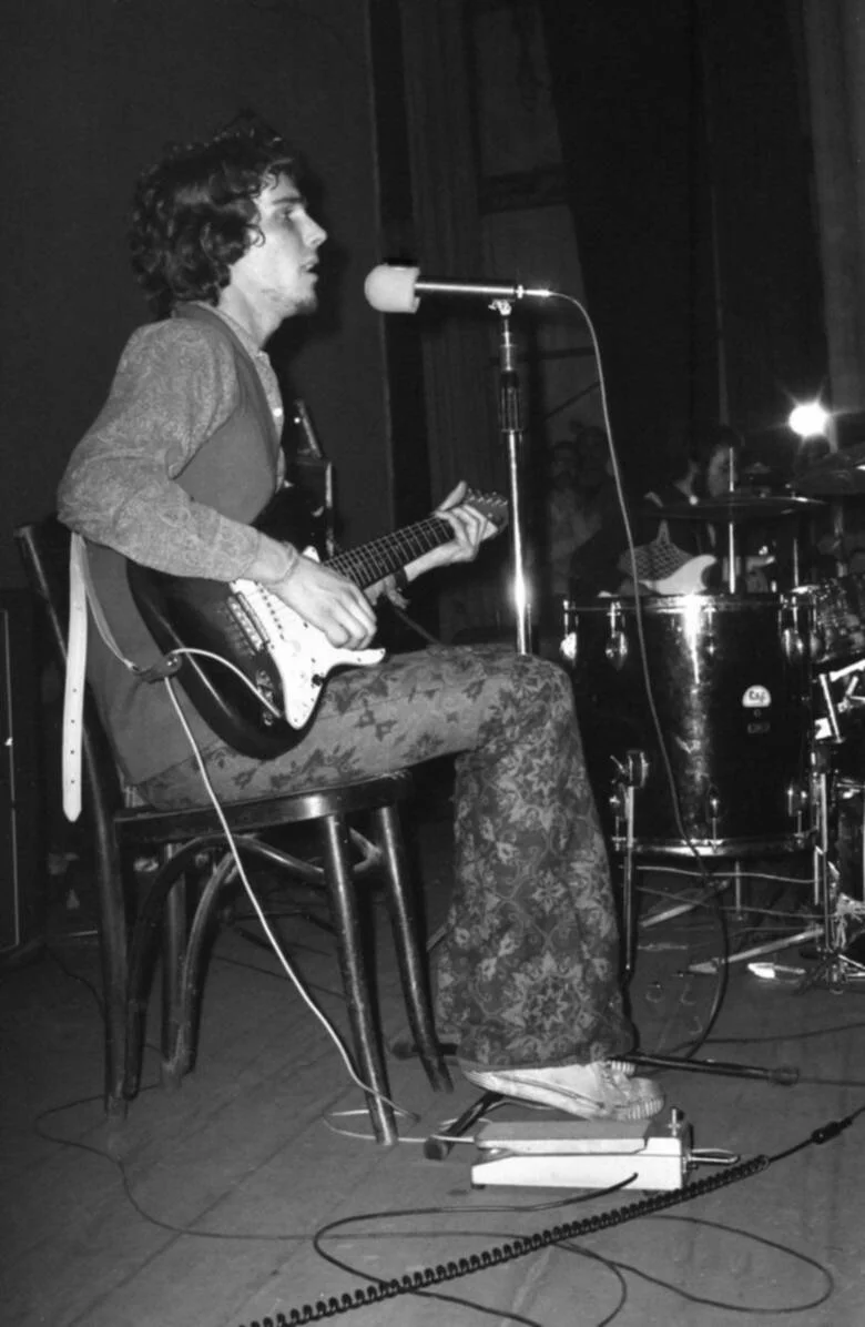 Estudiantes del Nacional disfrutan de una merienda con el Flaco en Atenas