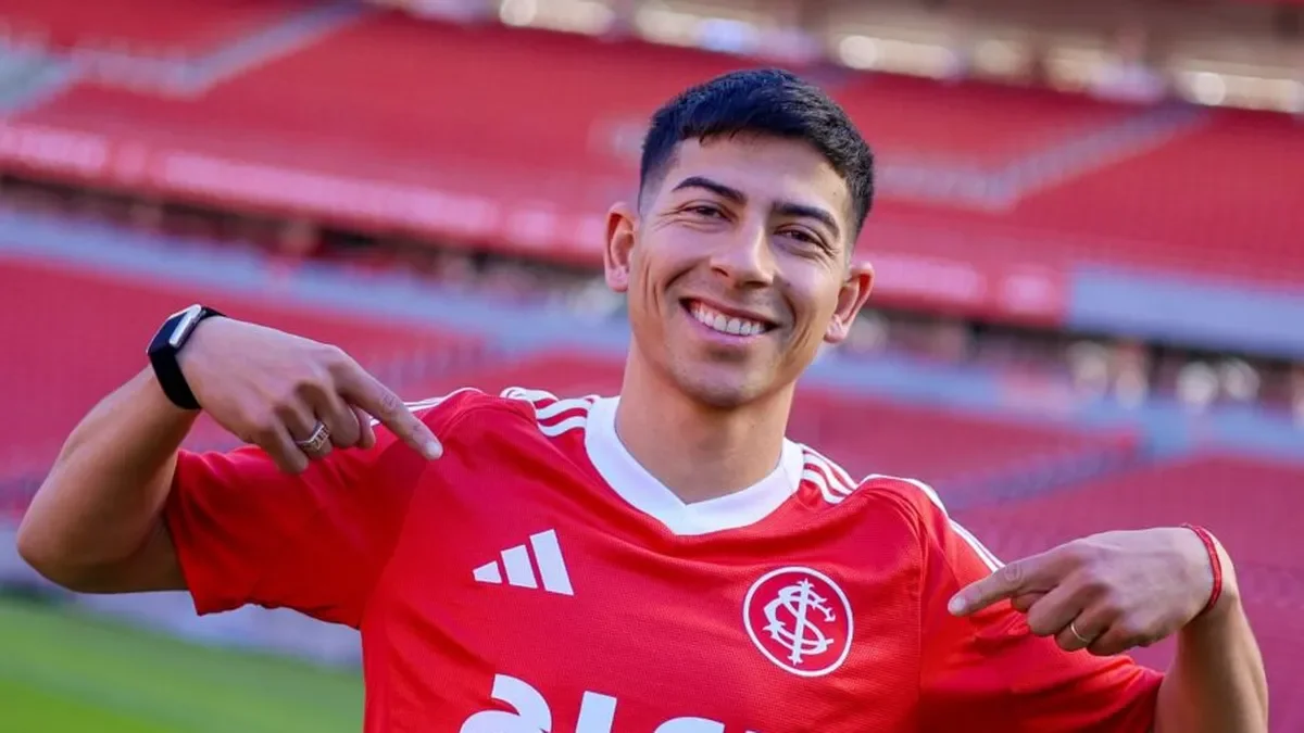 Estudiantes evalúa alternativas para reemplazar a Cristian Medina tras su salida.