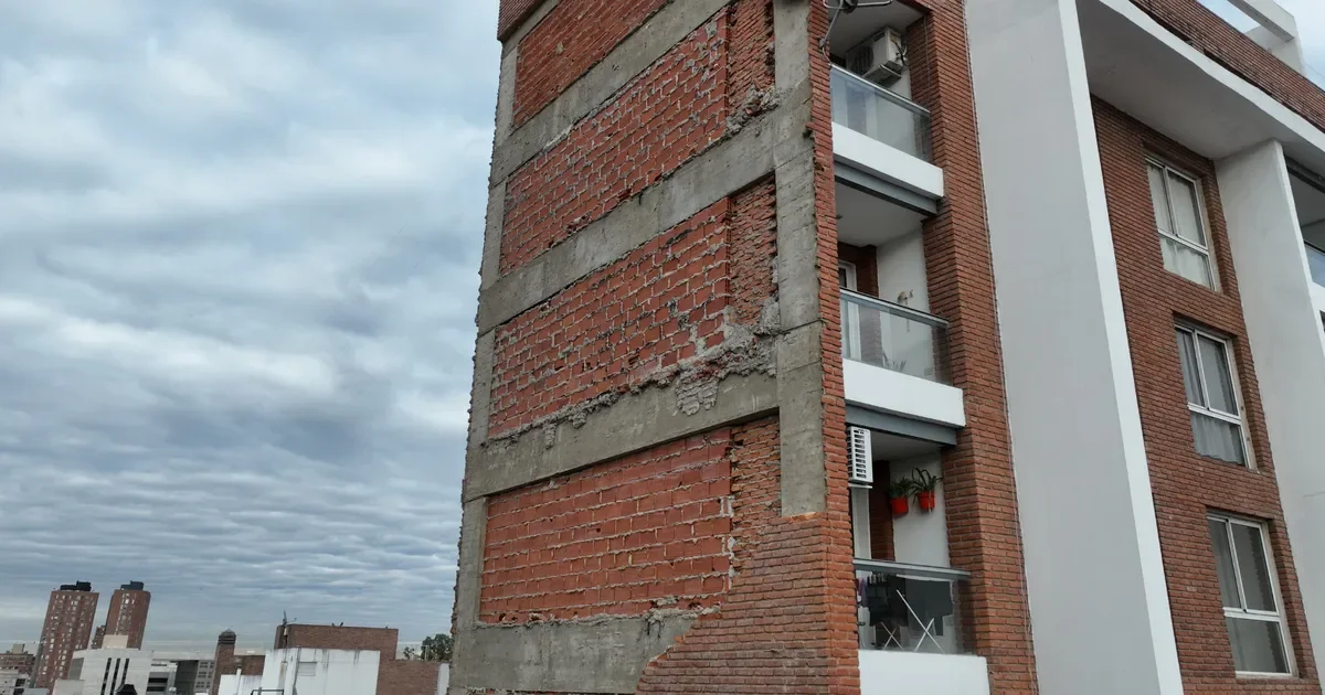 Expertos de la UCALP alertan sobre el cuidado de fachadas para prevenir derrumbes en La Plata