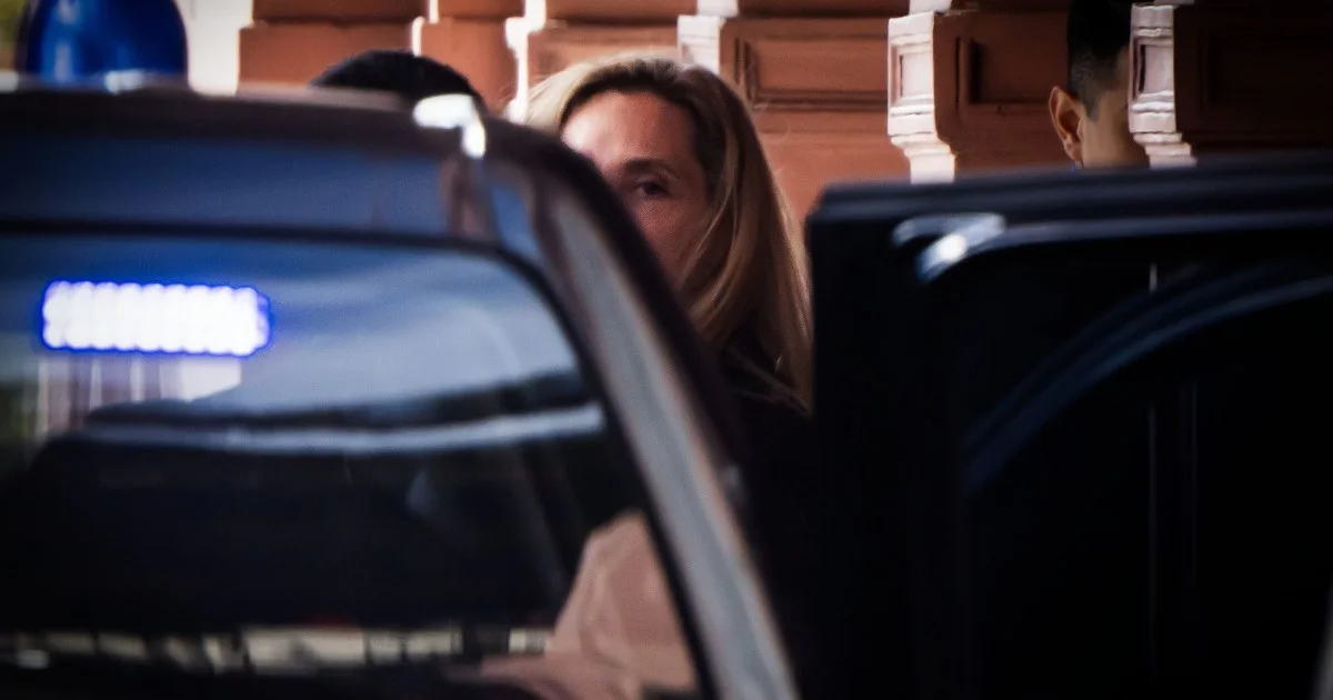 Karina inicia la búsqueda de un nuevo líder en medio de tensiones políticas en La Plata.