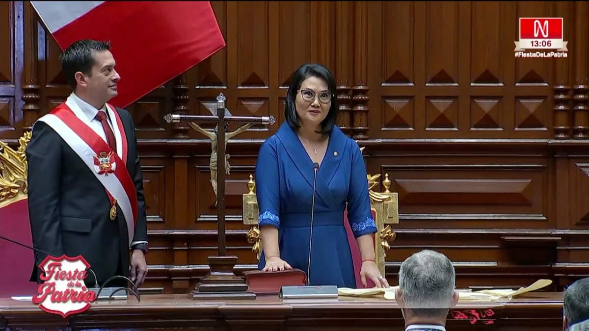Keiko Fujimori asume su cargo en el Congreso en un contexto de tensiones políticas