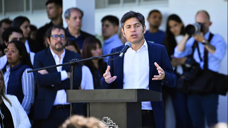 Kicillof defiende la educación en Ensenada ante los recortes de Milei que afectan a estudiantes