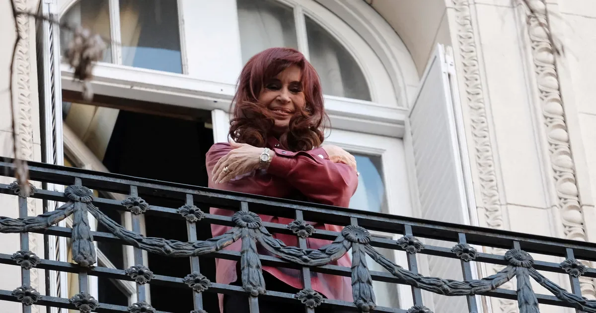 Kicillof muestra su apoyo a Cristina Kirchner en medio de la controversia por Vialidad