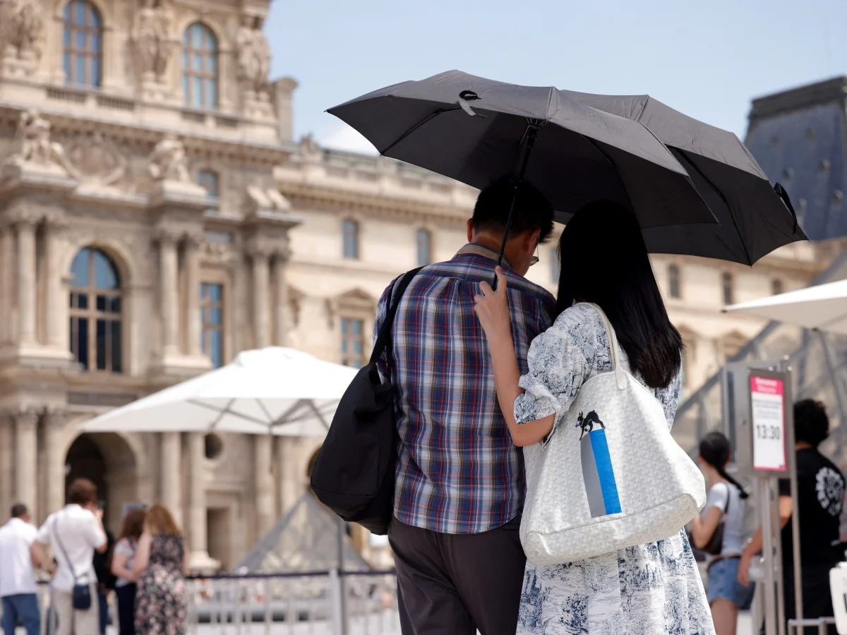 La ola de calor extremo en Francia afecta a estudiantes y desata polémica política