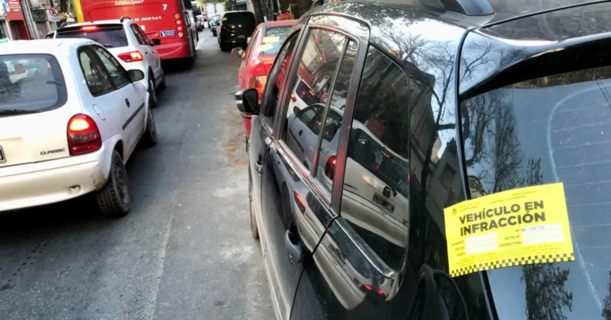 La Plata en alerta: multas sorpresivas por estacionamiento desatan el debate vecinal