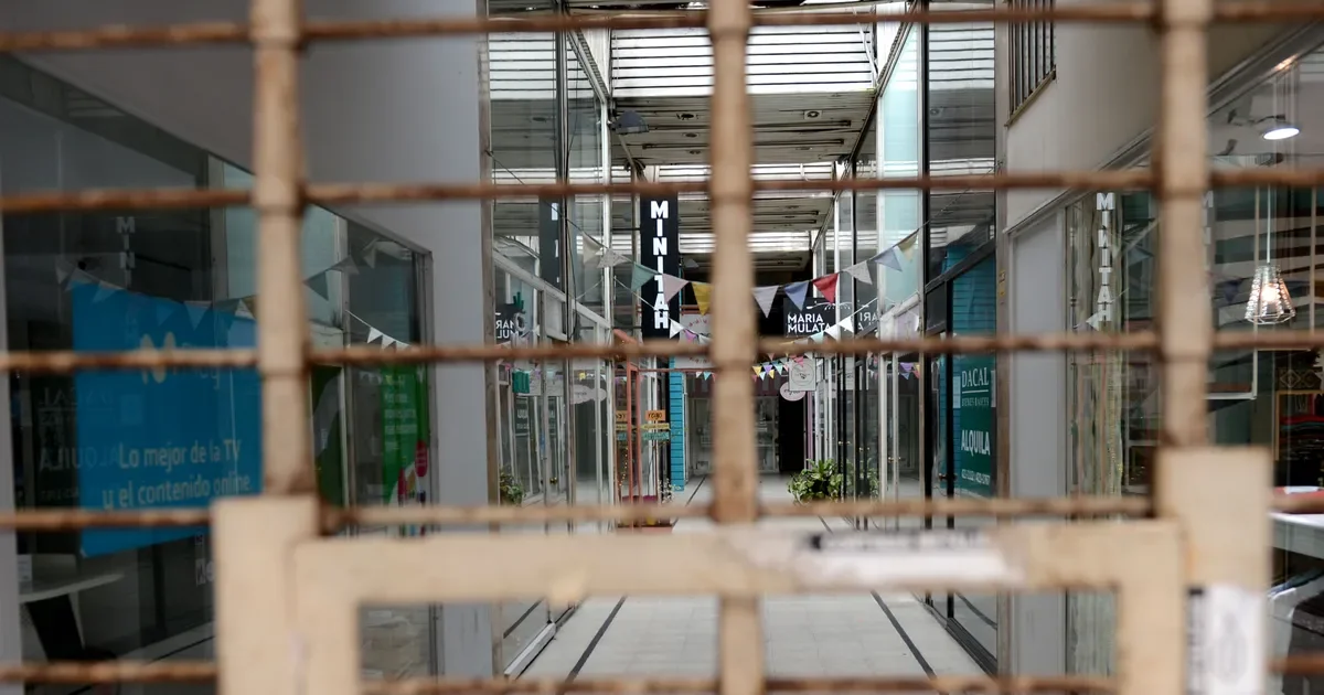 La Plata enfrenta un aumento alarmante en locales comerciales vacíos que preocupa a comerciantes