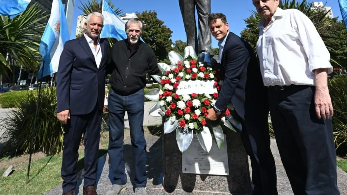 La Plata recuerda a Raúl Alfonsín con un emotivo acto en la Plaza Moreno