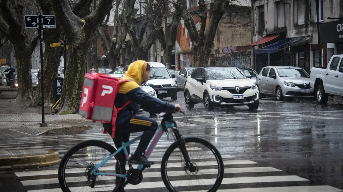 La Plata se prepara para un sábado de lluvias intensas y fuertes vientos que afectarán actividades al aire libre
