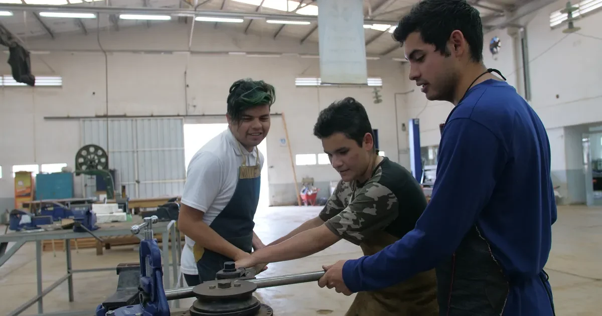Las escuelas técnicas de La Plata se preparan para un innovador régimen de enseñanza