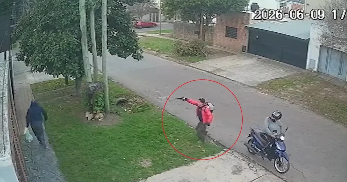 Motochorros desatan el pánico en un barrio de La Plata, vecinos exigen seguridad urgente
