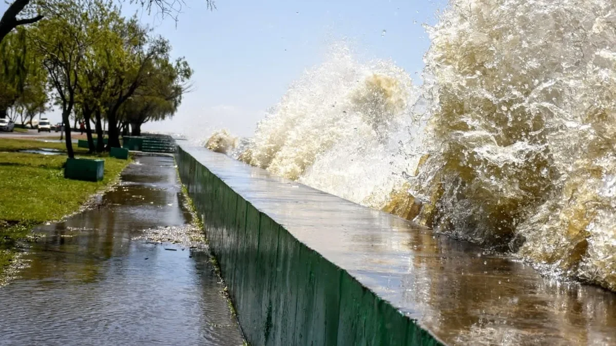 Río de La Plata en alerta: vecinos de La Plata y Berisso enfrentan posibles inundaciones