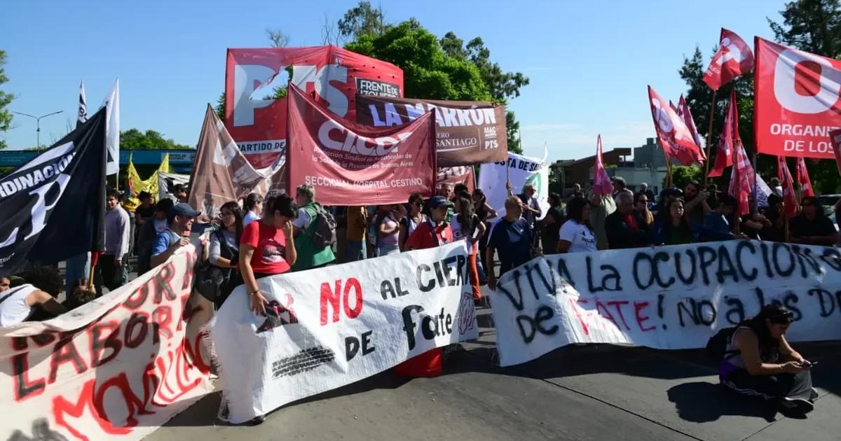 Tránsito fluido en la bajada de la Autopista La Plata-Buenos Aires tras el levantamiento del corte