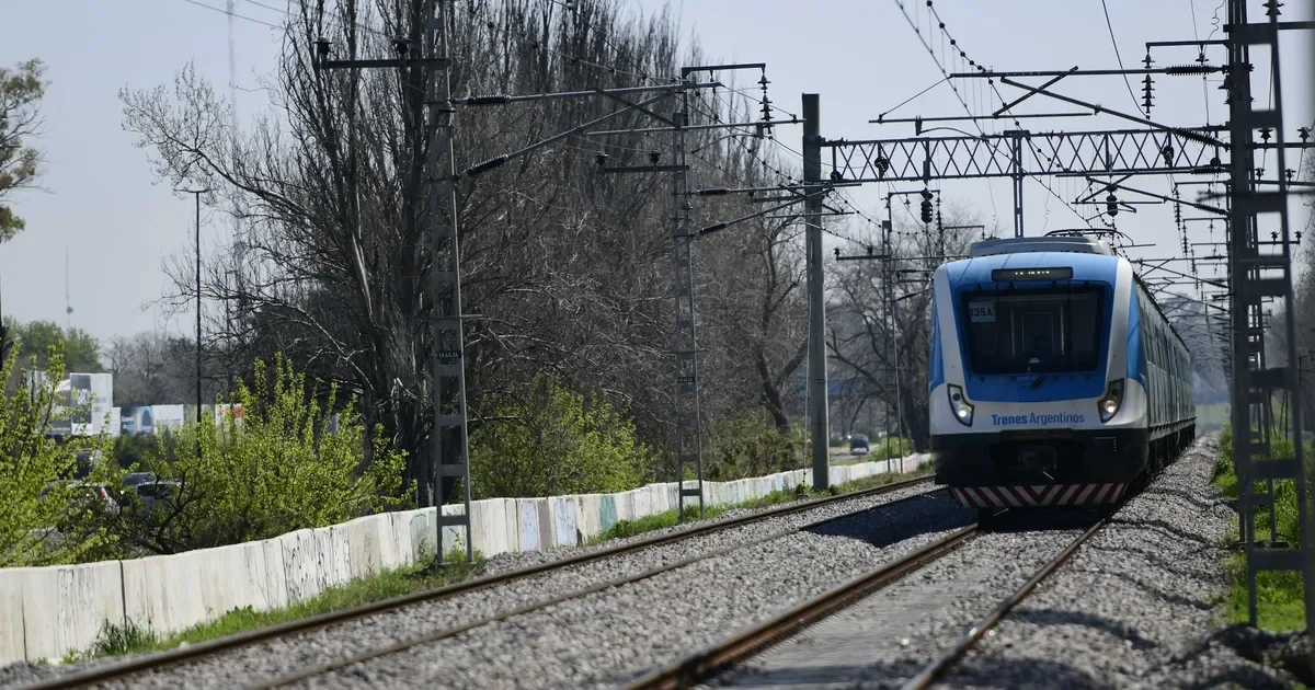 Tren Roca restablece sus servicios este domingo tras la suspensión de obras por lluvias