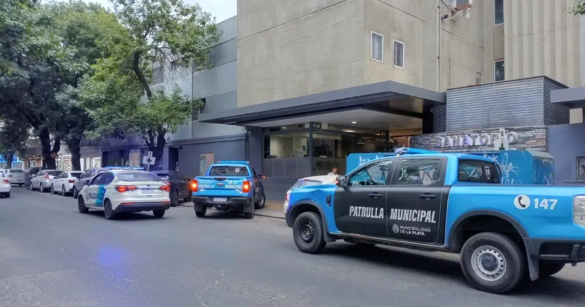 Una bebé en peligro recibe atención médica urgente gracias a la rápida acción de la policía platense