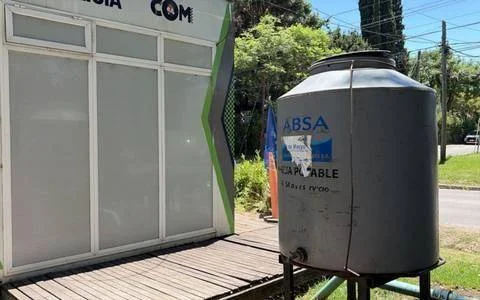 Vecinos de Villa Castells y City Bell enfrentan crisis de agua sin solución a la vista